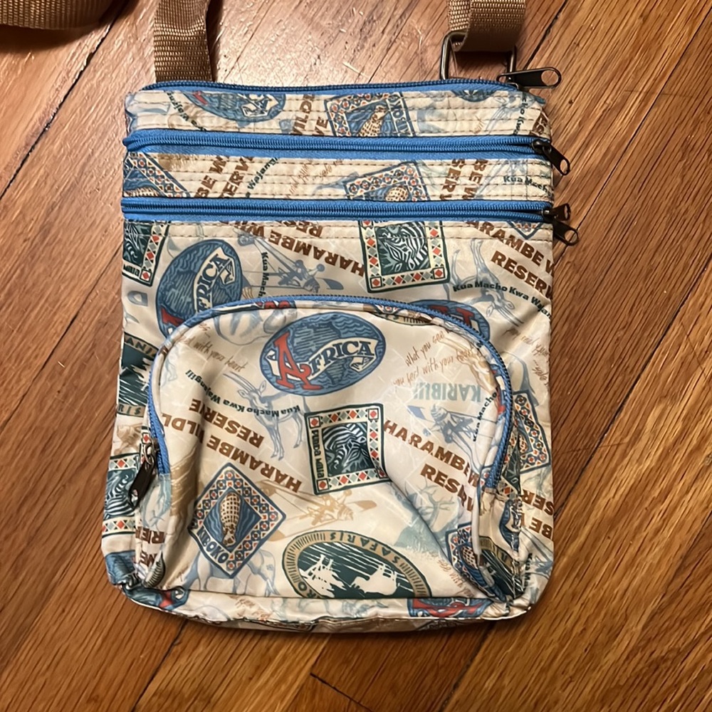 Disney Animal Kingdom crossbody bag - Picture 2 of 7